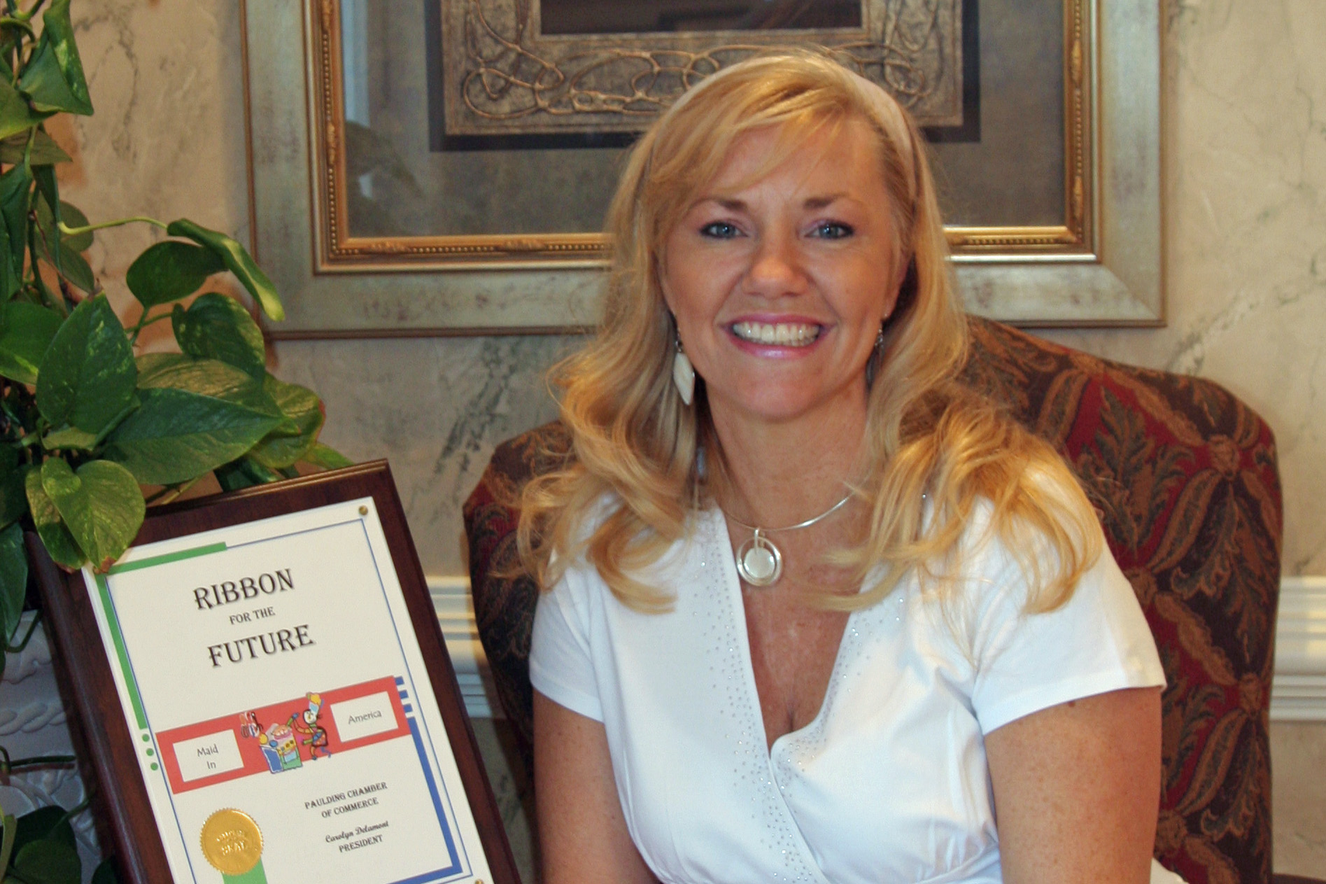 Owner Vicky Bates with Community leadership award